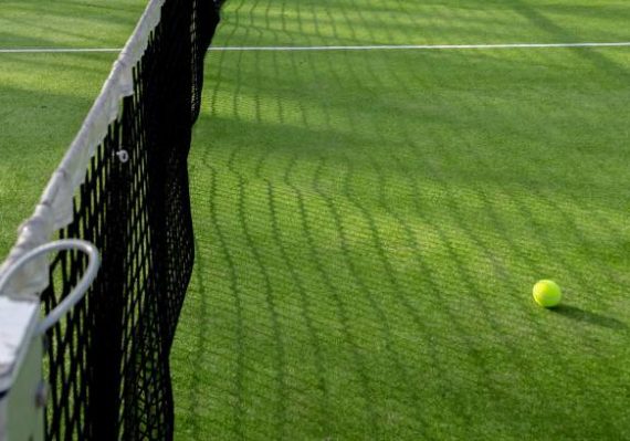 Construction d'un terrain de tennis en gazon synthétique à toulon