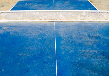 Construction d'un court de tennis en béton poreux à Cannes