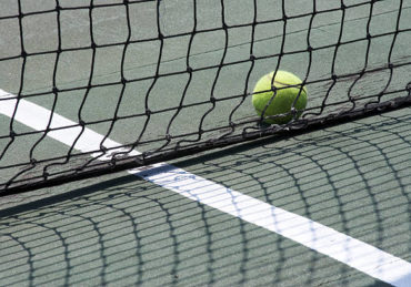 Construction d'un court de tennis en béton poreux à Cannes