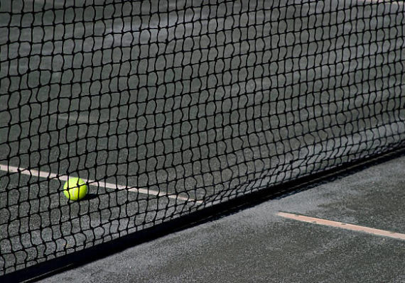 Construction d'un court de tennis en béton poreux à Cannes