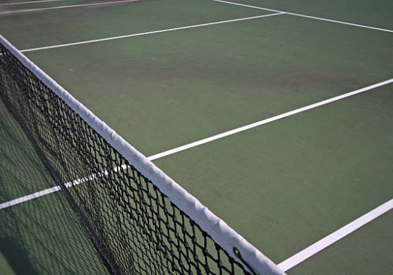 Construction d'un court de tennis en béton poreux à Cannes