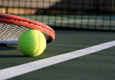 Construction d'un court de tennis en béton poreux à Cannes