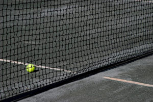 Construction d'un court de tennis en béton poreux à Cannes