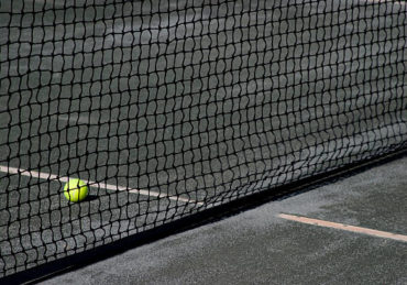 Construction d'un court de tennis en béton poreux à Cannes