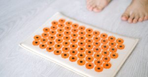 découvrez les bienfaits étonnants des tapis d'acupression ! améliorez votre circulation sanguine, soulagez le stress, et apaisez les douleurs musculaires grâce à cette méthode naturelle. transformez votre bien-être au quotidien avec l'acupression.