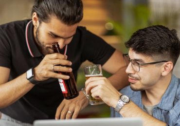 découvrez l'univers fascinant de la bière : types, brassages, accords mets et bières, et tendances actuelles. explorez les richesses des brasseries artisanales et des grands classiques pour satisfaire toutes vos envies.