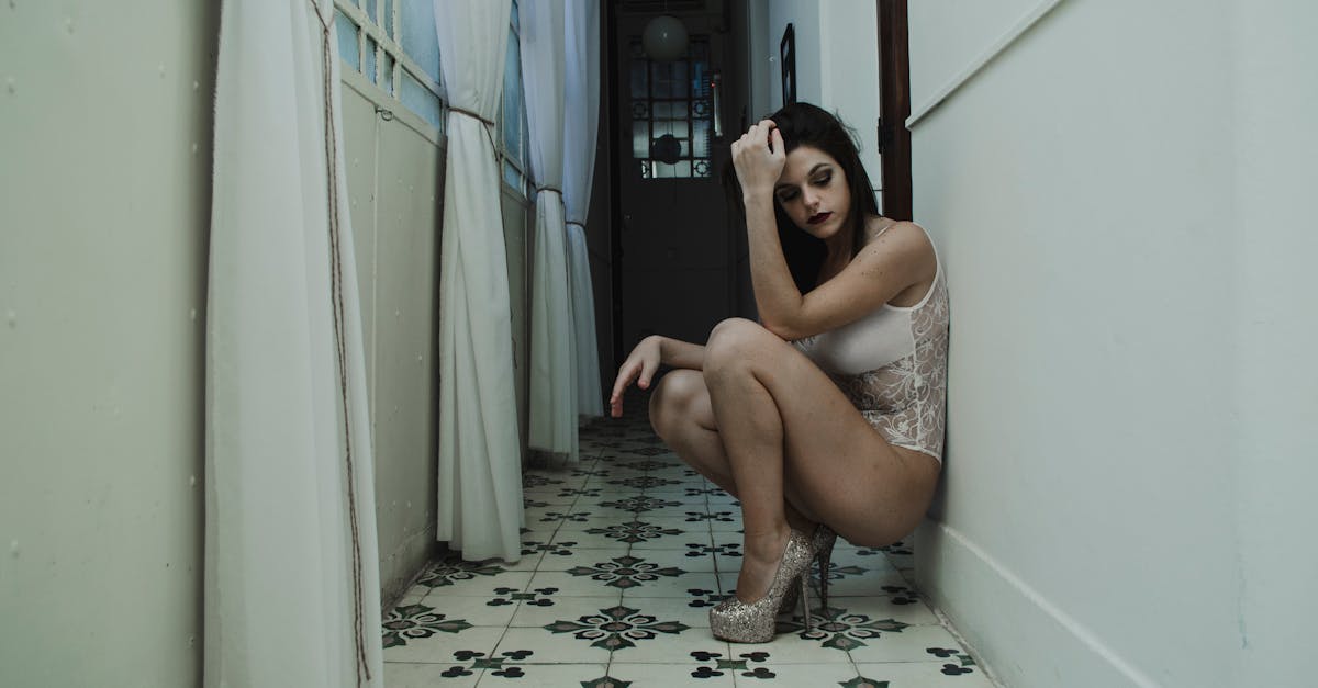 découvrez notre collection de lingerie élégante alliant raffinement et confort. sublimez votre féminité avec des modèles délicats et des tissus luxueux, conçus pour chaque silhouette. faites de chaque moment un instant d'élégance.