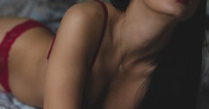 découvrez notre collection de lingerie élégante, alliant sophistication et confort. des pièces raffinées et sensuelles qui mettent en valeur votre silhouette tout en offrant un style intemporel. parfaites pour toute occasion, nos créations subliment votre féminité avec délicatesse.
