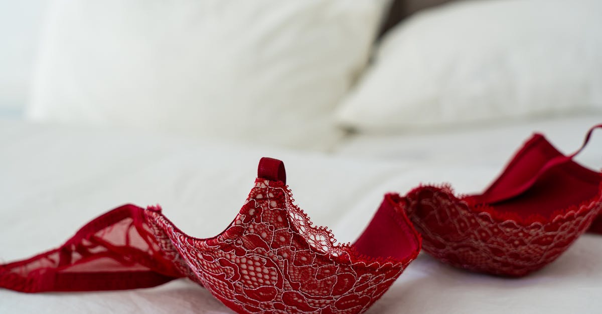 découvrez notre collection de lingerie élégante et confortable, conçue pour sublimer votre silhouette et vous offrir une sensation de bien-être. alliant sensualité et raffinement, nos modèles s'adaptent à chaque occasion et mettent en valeur votre féminité.