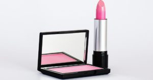 découvrez notre gamme de rouges à lèvres hautement pigmentés et longue tenue. offrant une variété de couleurs intenses et des textures luxueuses, nos lipsticks subliment vos lèvres tout en les hydratant. parfaits pour chaque occasion, explorez dès maintenant notre collection et trouvez votre teinte idéale.