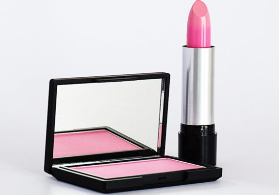 découvrez notre gamme de rouges à lèvres hautement pigmentés et longue tenue. offrant une variété de couleurs intenses et des textures luxueuses, nos lipsticks subliment vos lèvres tout en les hydratant. parfaits pour chaque occasion, explorez dès maintenant notre collection et trouvez votre teinte idéale.