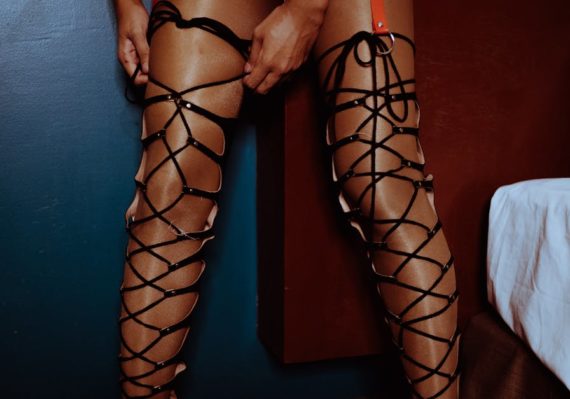 découvrez notre collection de lingerie sexy, alliant élégance et séduction. offrez-vous des pièces raffinées qui mettent en valeur votre silhouette et éveillent les sens. parfait pour vos moments intimes ou pour faire plaisir à quelqu'un de spécial.