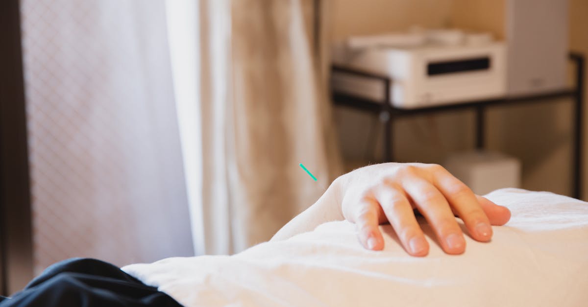 découvrez les bienfaits de l'acupression, une technique ancestrale qui utilise la pression des doigts sur des points spécifiques du corps pour soulager le stress, réduire la douleur et améliorer votre bien-être général. apprenez comment intégrer cette méthode naturelle dans votre quotidien pour une meilleure qualité de vie.