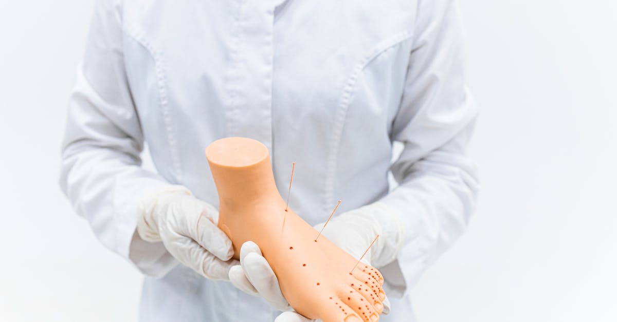 découvrez l'acupression, une technique ancestrale de médecine douce qui utilise des points de pression sur le corps pour soulager les douleurs, réduire le stress et améliorer votre bien-être général. apprenez à maîtriser cette pratique bénéfique pour un équilibre physique et émotionnel optimal.