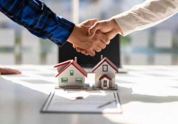 agent immobilier à Communay
