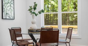 découvrez notre collection de vases décoratifs, parfaits pour embellir votre intérieur. que vous cherchiez un style moderne, vintage ou artisanal, nos vases ajouteront une touche d'élégance à votre décoration. trouvez celui qui sublimera votre espace !