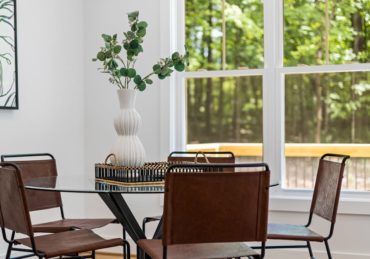 découvrez notre collection de vases décoratifs, parfaits pour embellir votre intérieur. que vous cherchiez un style moderne, vintage ou artisanal, nos vases ajouteront une touche d'élégance à votre décoration. trouvez celui qui sublimera votre espace !