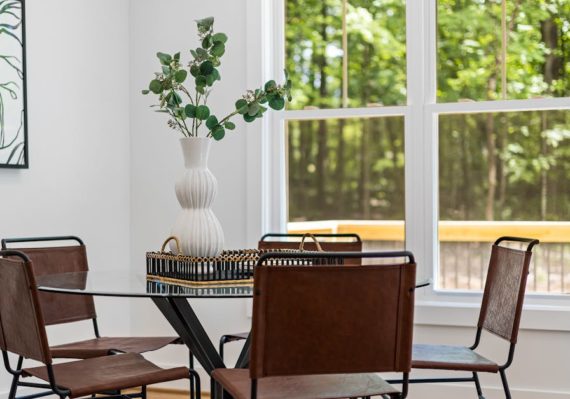 découvrez notre collection de vases décoratifs, parfaits pour embellir votre intérieur. que vous cherchiez un style moderne, vintage ou artisanal, nos vases ajouteront une touche d'élégance à votre décoration. trouvez celui qui sublimera votre espace !
