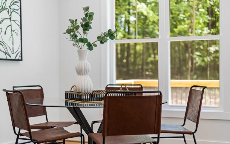 découvrez notre collection de vases décoratifs, parfaits pour embellir votre intérieur. que vous cherchiez un style moderne, vintage ou artisanal, nos vases ajouteront une touche d'élégance à votre décoration. trouvez celui qui sublimera votre espace !
