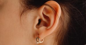 découvrez le monde des faux piercings ! que ce soit pour un événement spécial ou simplement pour changer de look, nos faux piercings offrent un style audacieux sans l'engagement d'un véritable piercing. explorez nos designs tendance et transformez votre apparence en un clin d'œil !