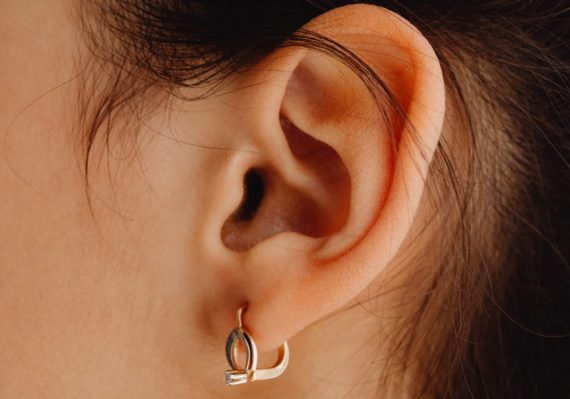 découvrez le monde des faux piercings ! que ce soit pour un événement spécial ou simplement pour changer de look, nos faux piercings offrent un style audacieux sans l'engagement d'un véritable piercing. explorez nos designs tendance et transformez votre apparence en un clin d'œil !