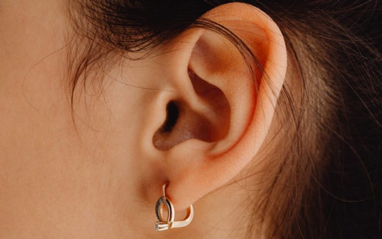 découvrez le monde des faux piercings ! que ce soit pour un événement spécial ou simplement pour changer de look, nos faux piercings offrent un style audacieux sans l'engagement d'un véritable piercing. explorez nos designs tendance et transformez votre apparence en un clin d'œil !