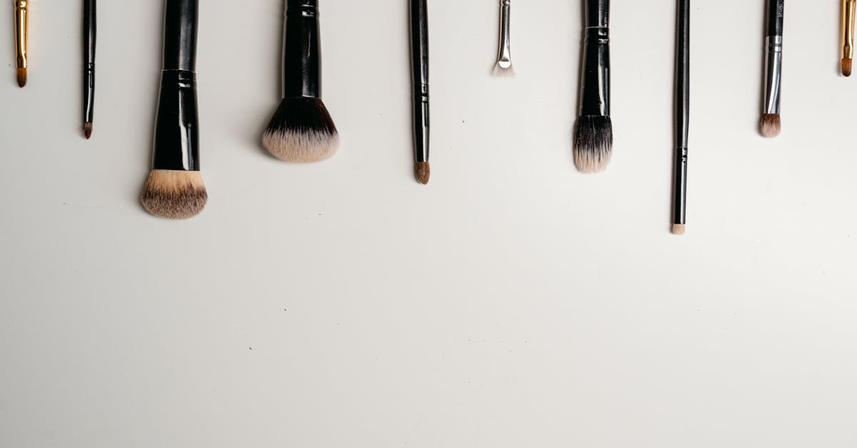 découvrez des astuces pratiques pour organiser votre makeup de manière efficace et esthétique. transformez votre espace de beauté avec des méthodes d'organisation simples et élégantes, adaptées à tous les types de produits cosmétiques.