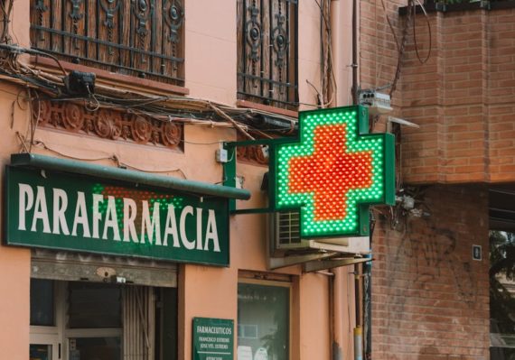 découvrez notre parapharmacie en ligne, où vous trouverez une large gamme de produits de santé, de beauté et de bien-être. profitez de conseils d'experts, de promotions exclusives et de la livraison rapide pour prendre soin de vous au quotidien.