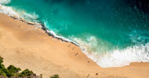 découvrez bali, l'île des dieux : plages paradisiaques, rizières éclatantes, temples majestueux et culture balinaise authentique. organisez un voyage inoubliable au cœur de l’indonésie.