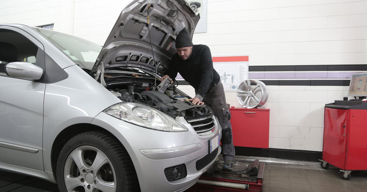 découvrez nos conseils pratiques et essentiels pour l’entretien de votre voiture. apprenez à prolonger la durée de vie de votre véhicule grâce à un entretien régulier et prévenez les pannes coûteuses.