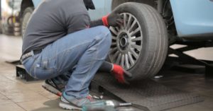 découvrez nos conseils et astuces pour l'entretien de voiture : révisions, vidange, freins, pneus, et diagnostic. prolongez la vie de votre véhicule grâce à un entretien régulier et efficace.