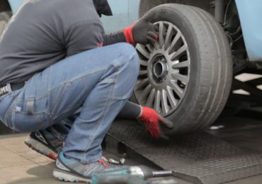 découvrez nos conseils et astuces pour l'entretien de voiture : révisions, vidange, freins, pneus, et diagnostic. prolongez la vie de votre véhicule grâce à un entretien régulier et efficace.