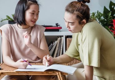 améliorez votre harmonie familiale grâce au family coaching : des conseils personnalisés pour renforcer la communication, surmonter les défis du quotidien et favoriser l’épanouissement de chaque membre de la famille.