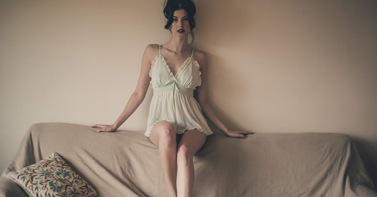 découvrez notre collection de fine lingerie, alliant élégance, confort et sensualité. choisissez parmi des pièces raffinées pour sublimer votre silhouette et révéler votre féminité au quotidien.