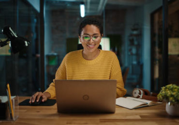 Gérer une plateforme web Paris performante nécessite bien plus que de simples statistiques de visite. Pour maximiser votre